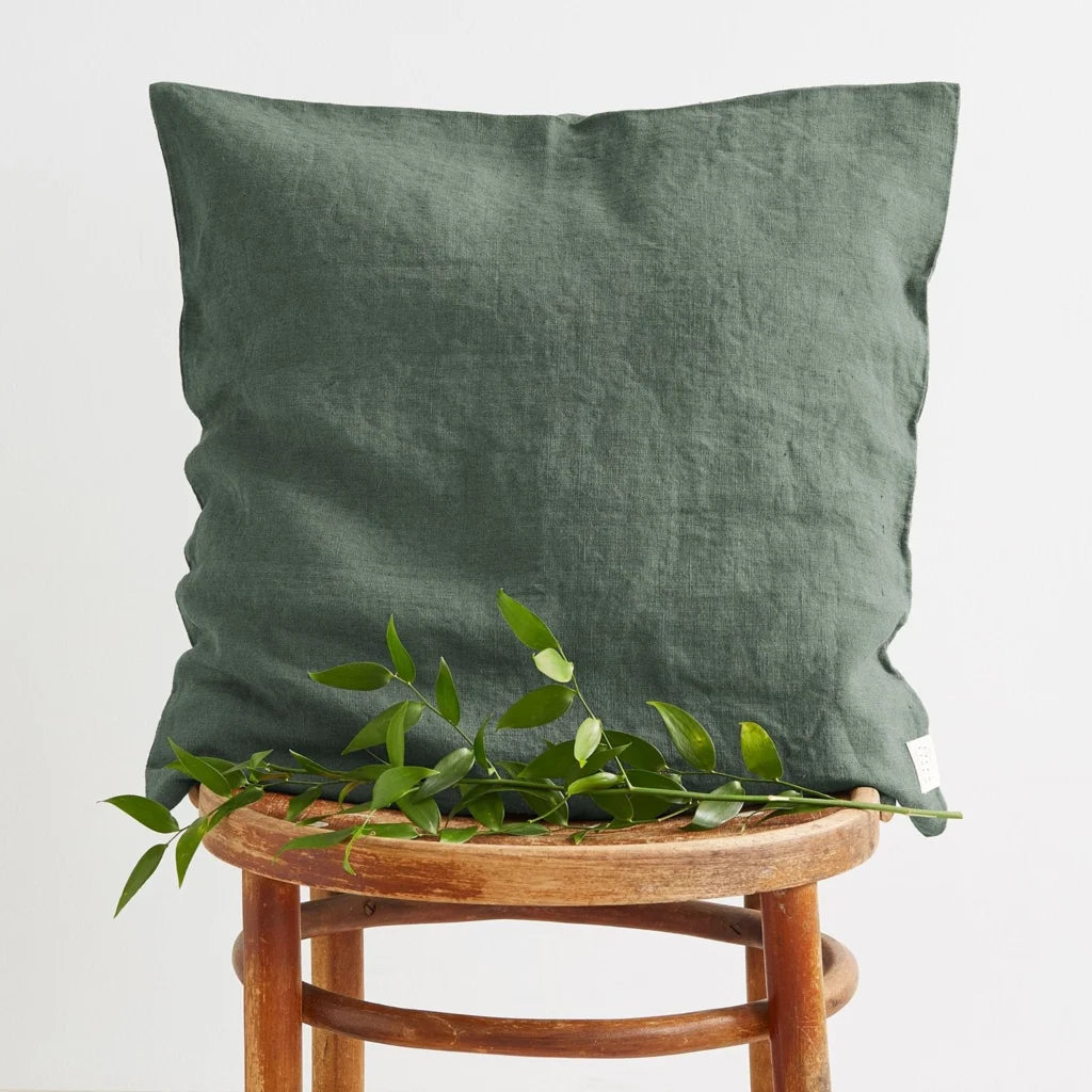 Leinen Kissenhülle in Waldgrün Grün von Linen Tales Größe 40x40 cm