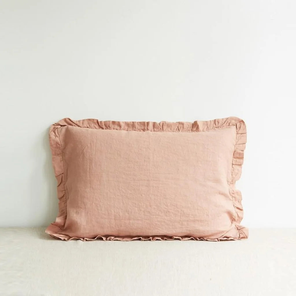 Leinen Kissenhülle mit Rüschen in Apricot Orange von Linen Tales Größe 80x80 cm