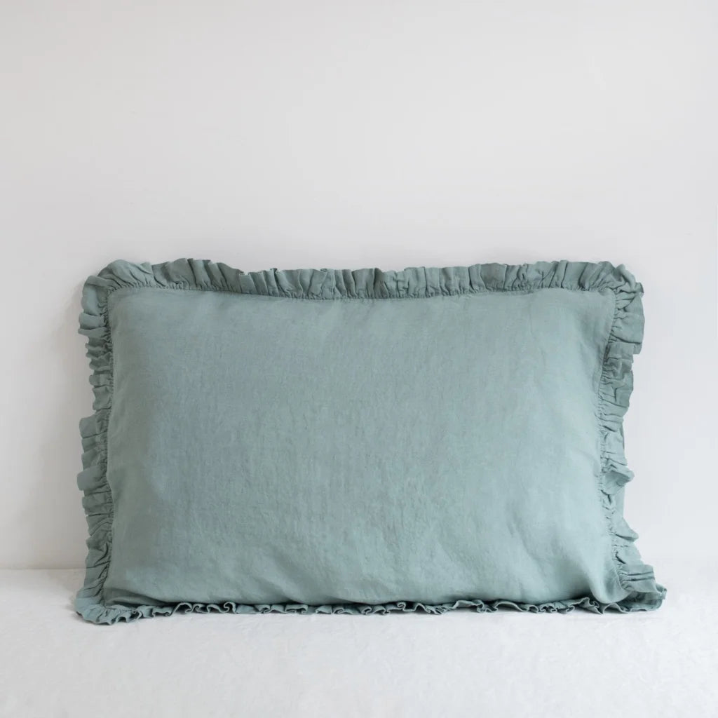 Leinen Kissenhülle mit Rüschen in Mint Grün von Linen Tales Größe 80x80 cm