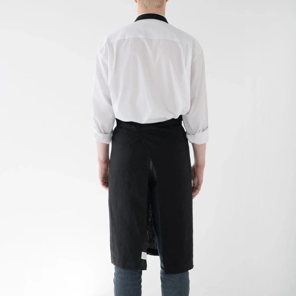 Leinen Kochschürze in Schwarz von Linen Tales Größe 100 cm breit+ 98 cm lang