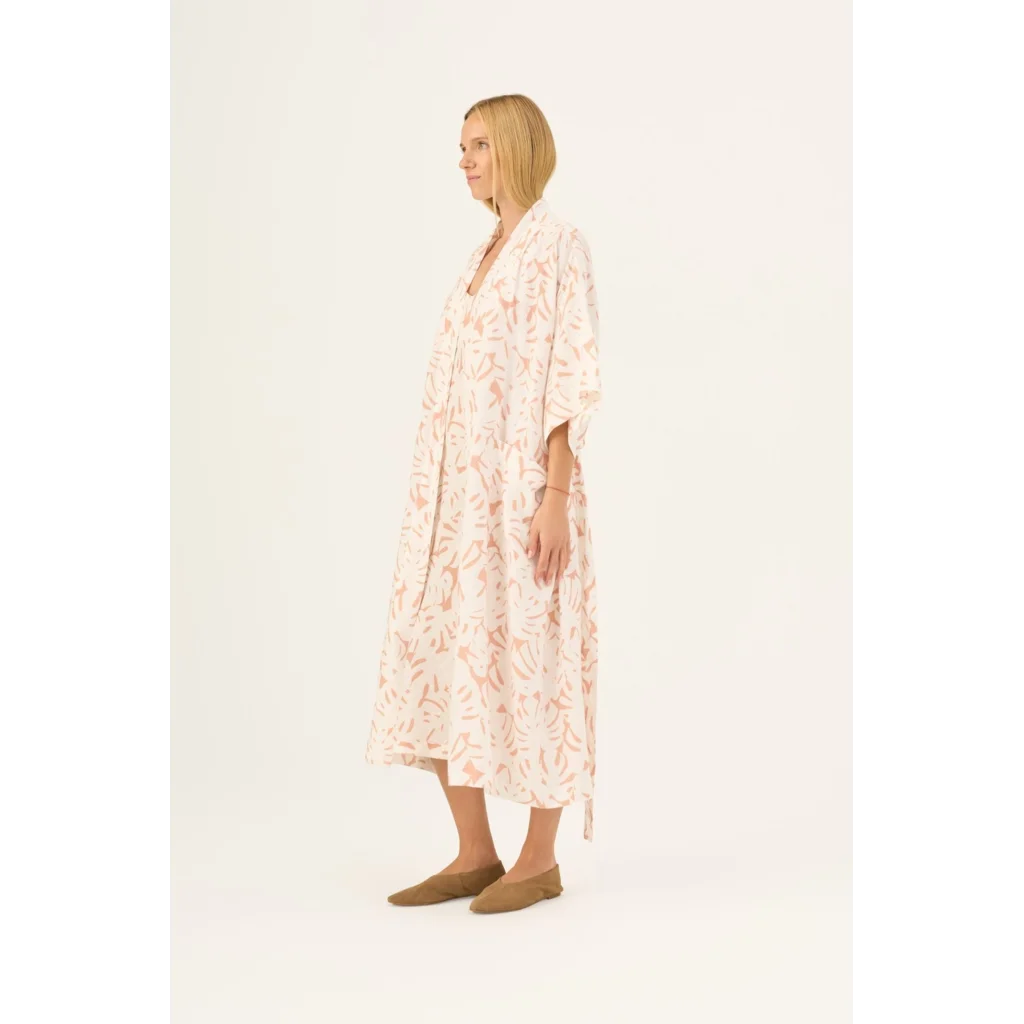 Leinen Morgenmantel Monstera in Weiß+Apricot Weiß+Orange Muster Monstera von Linen Tales Größe S+M