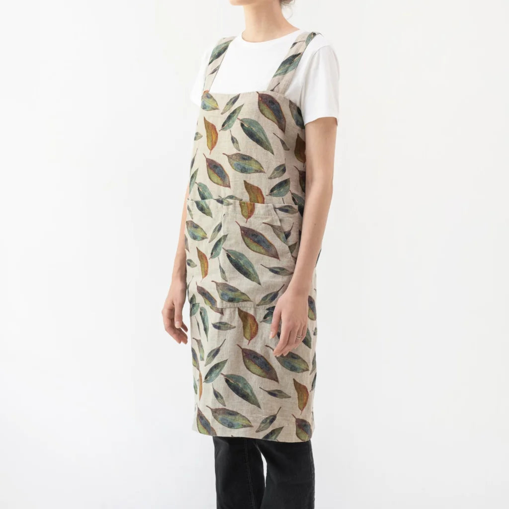 Leinen Pinafore-Schürze Blätter in Creme+Grün+Orange Muster Blätter von Linen Tales Größe 114 cm breit+ 83 cm lang