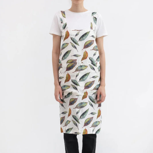 Leinen Pinafore-Schürze Blätter in Weiß+Grün+Orange Muster Blätter von Linen Tales Größe 114 cm breit+ 83 cm lang