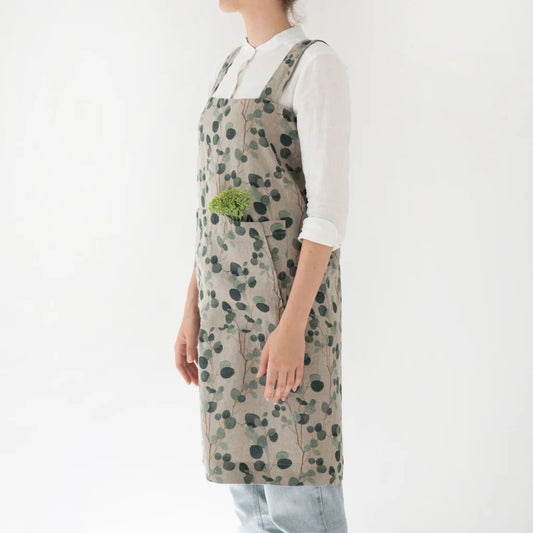 Leinen Pinafore-Schürze Eukalyptus in Creme+Grün+Dunkelgrün Muster Eukalyptus von Linen Tales Größe 114 cm breit+ 83 cm lang