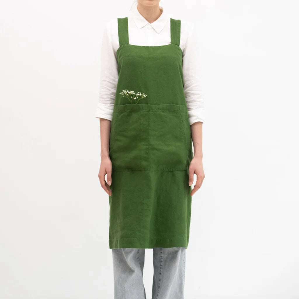 Leinen Pinafore-Schürze in Grün von Linen Tales Größe 114 cm breit+ 83 cm lang