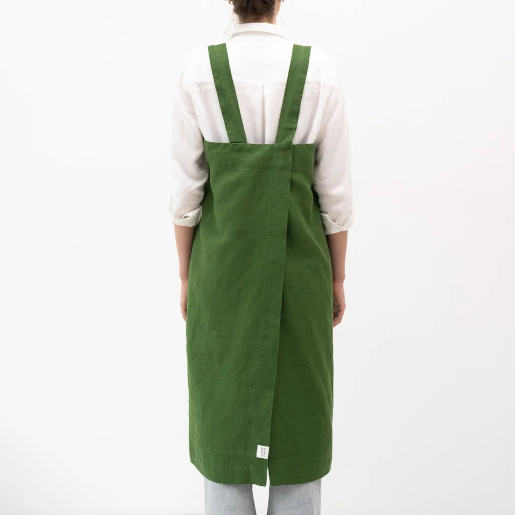 Leinen Pinafore-Schürze in Grün von Linen Tales Größe 114 cm breit+ 83 cm lang