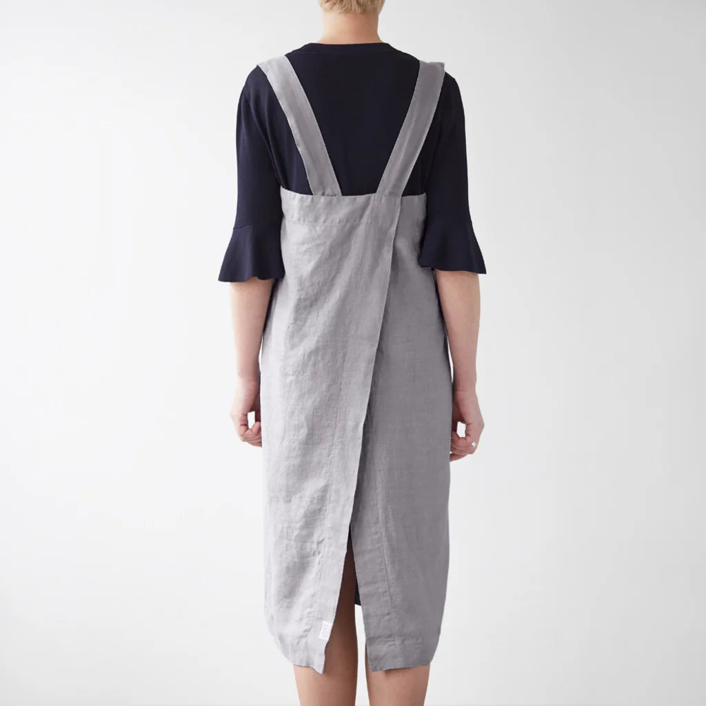 Leinen Pinafore-Schürze in Hellgrau Grau von Linen Tales Größe 114 cm breit+ 83 cm lang