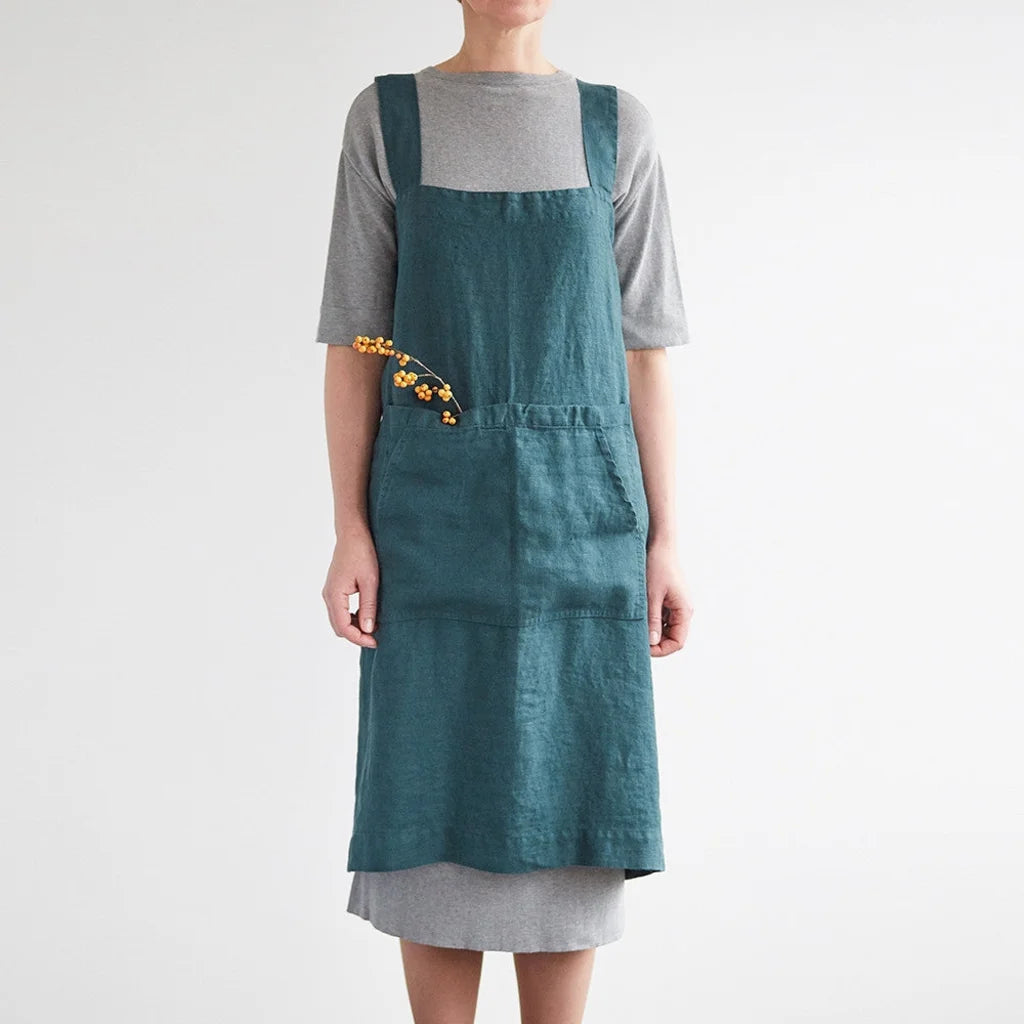 Leinen Pinafore-Schürze in Petrol Blau von Linen Tales Größe 114 cm breit+ 83 cm lang