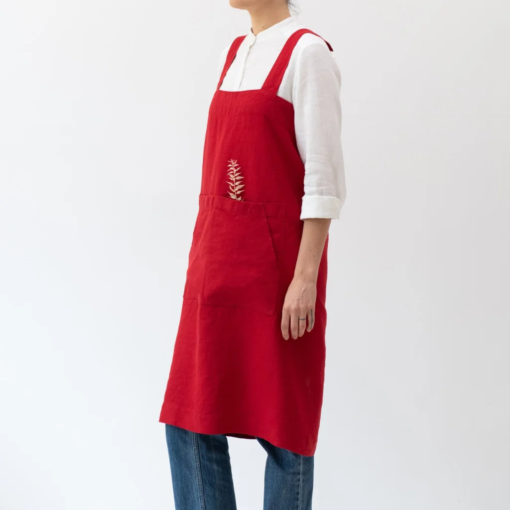 Leinen Pinafore-Schürze in Rot von Linen Tales Größe 114 cm breit+ 83 cm lang