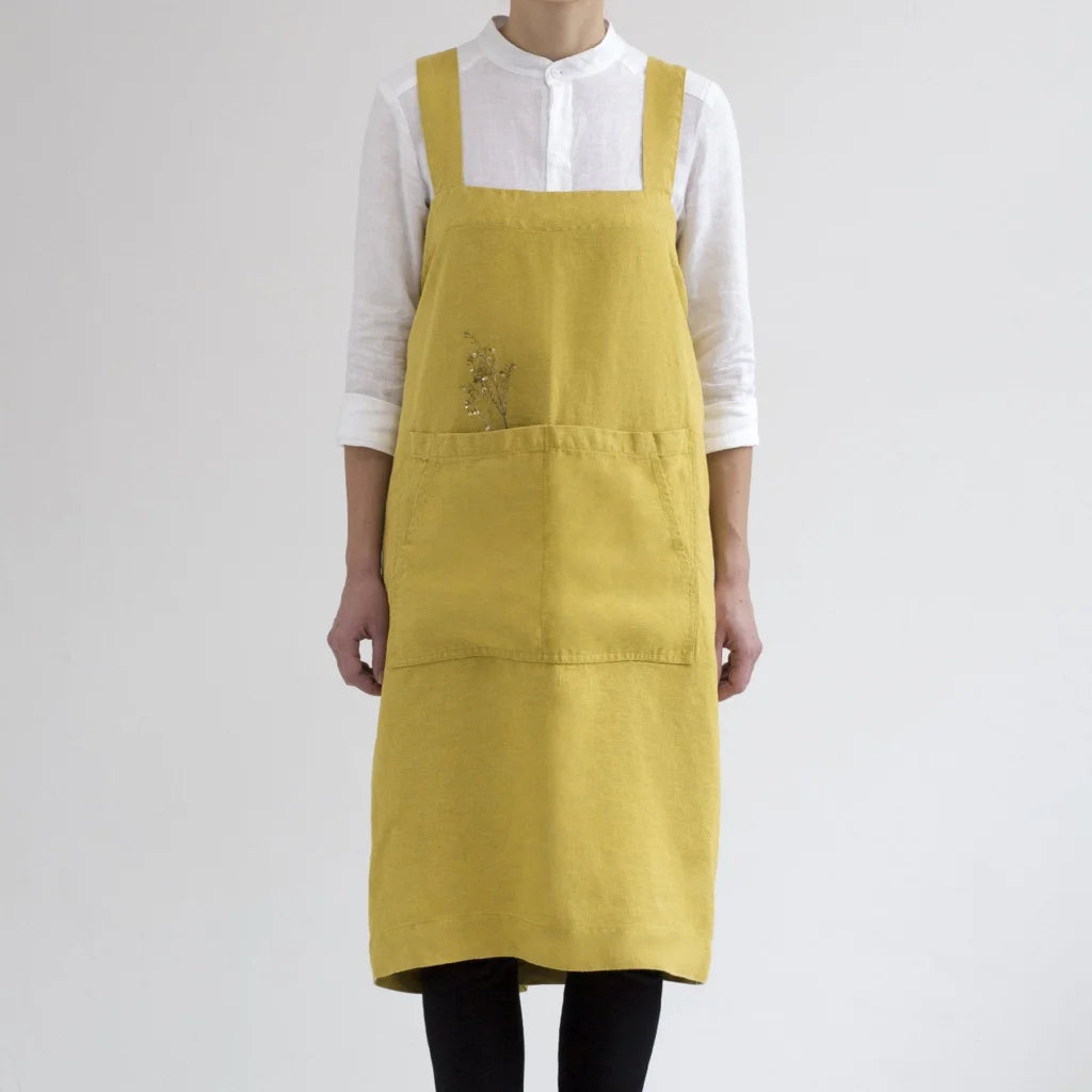 Leinen Pinafore-Schürze in Senfgelb Gelb von Linen Tales Größe 114 cm breit+ 83 cm lang
