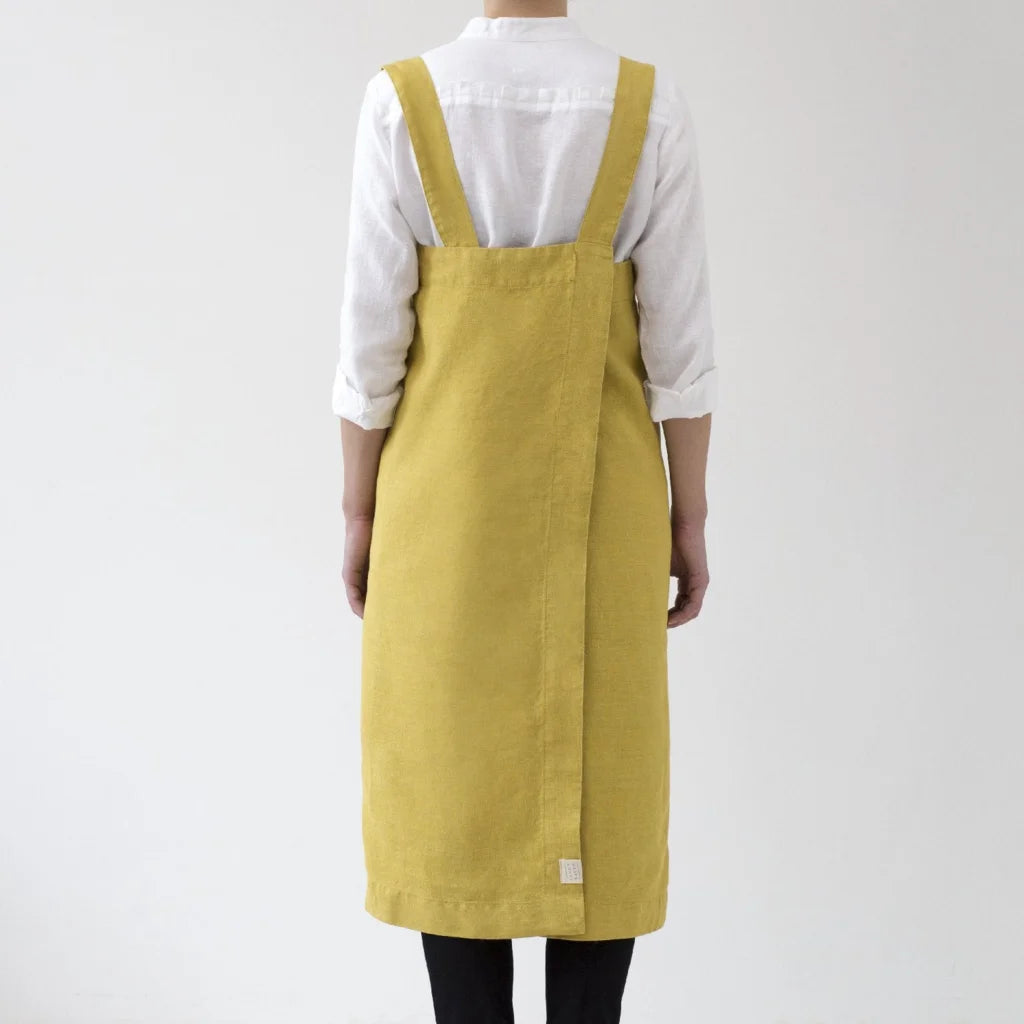 Leinen Pinafore-Schürze in Senfgelb Gelb von Linen Tales Größe 114 cm breit+ 83 cm lang