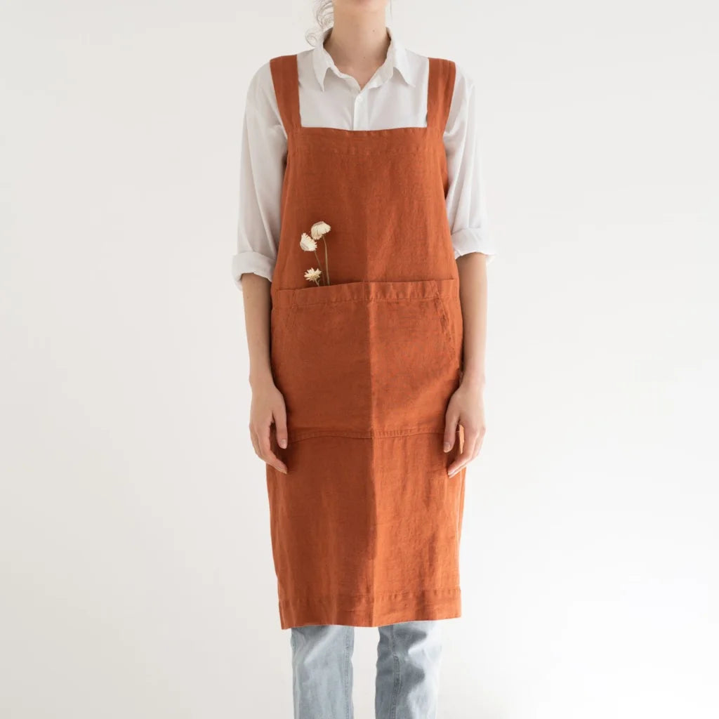 Leinen Pinafore-Schürze in Terra Orange von Linen Tales Größe 114 cm breit+ 83 cm lang