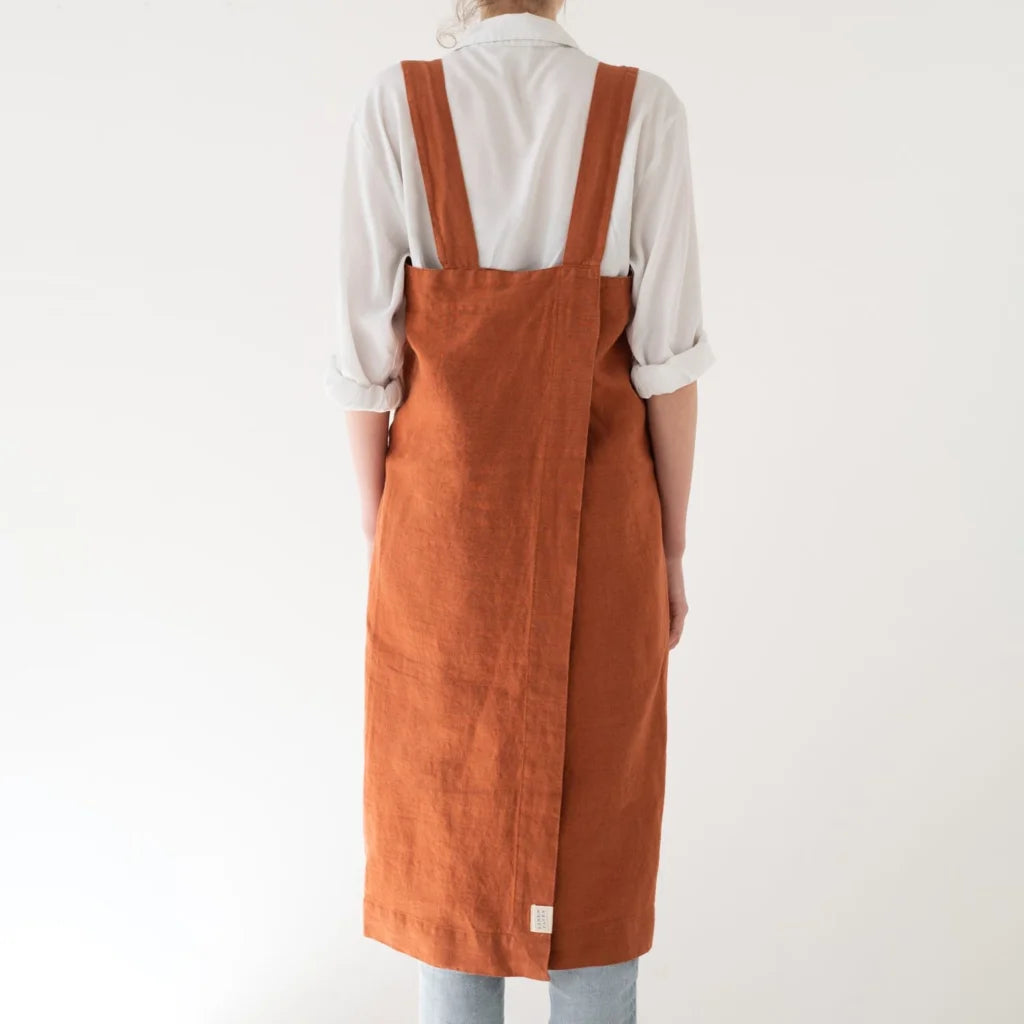 Leinen Pinafore-Schürze in Terra Orange von Linen Tales Größe 114 cm breit+ 83 cm lang