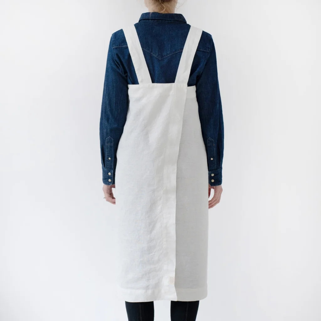 Leinen Pinafore-Schürze in Weiß von Linen Tales Größe 114 cm breit+ 83 cm lang