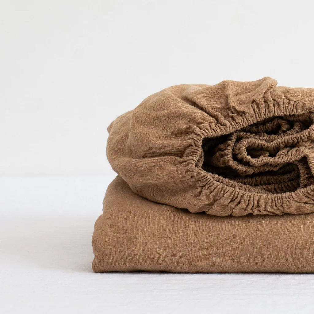 Leinen Spannbettlaken für Boxspringbetten in Standardgröße - Doppelbett in Kamel Braun von Linen Tales Größe 200x200 cm