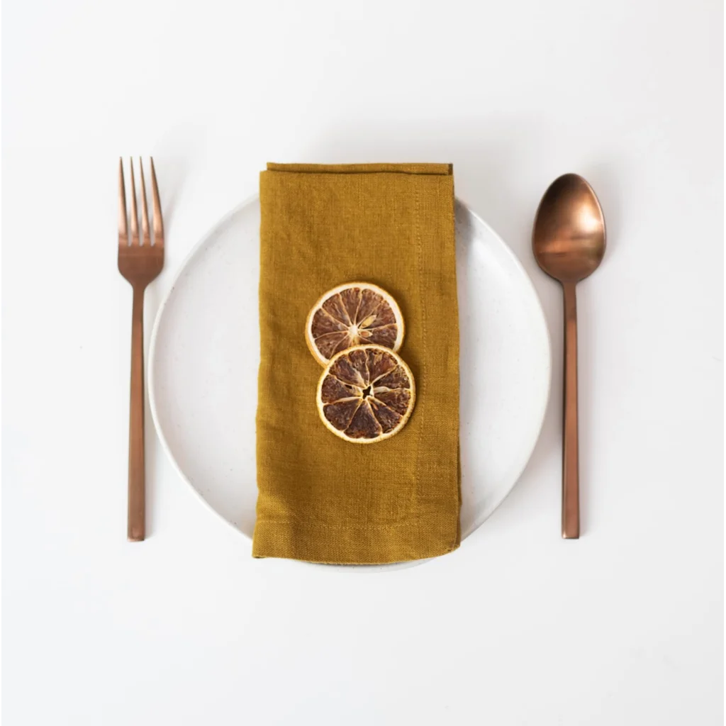 Leinen Stoffserviette 2er-Pack in Bronze Gelb von Linen Tales Größe 45x45 cm
