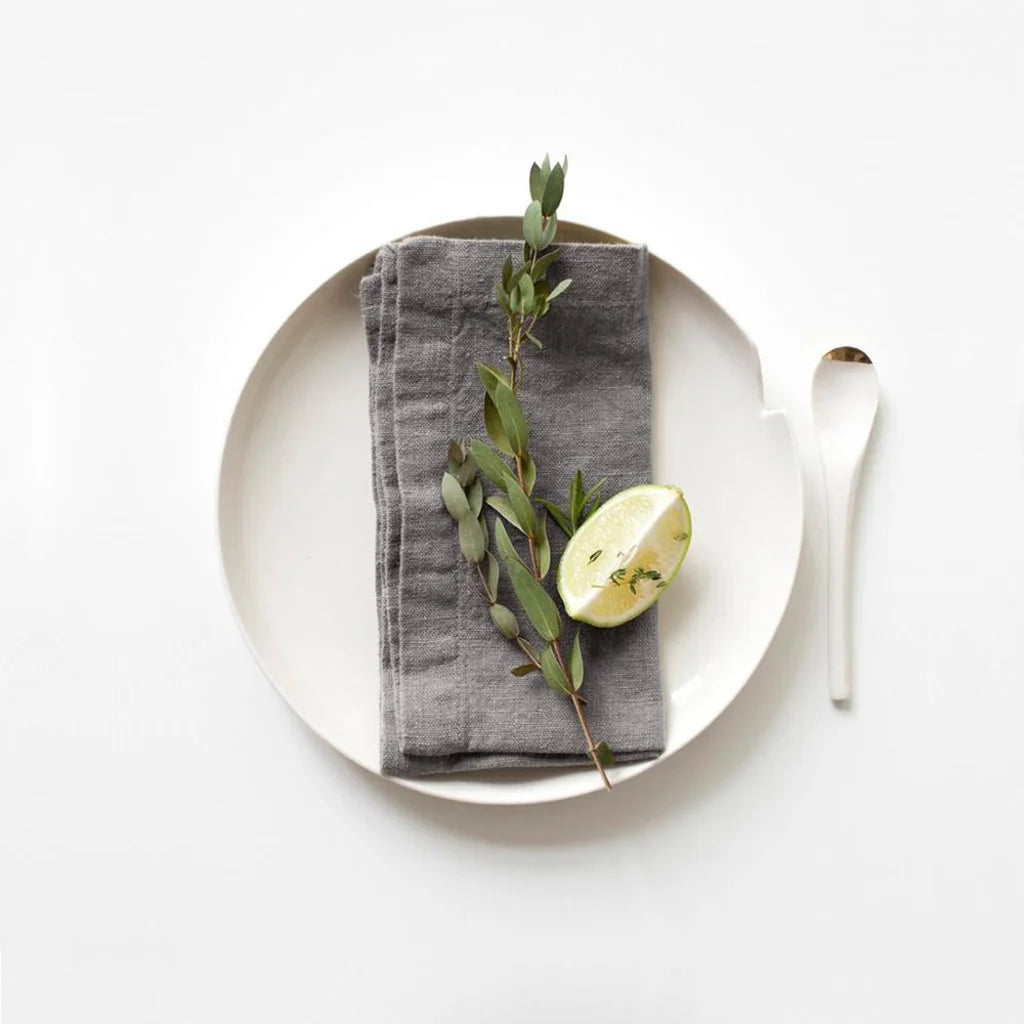 Leinen Stoffserviette 2er-Pack in Grau von Linen Tales Größe 50x50 cm