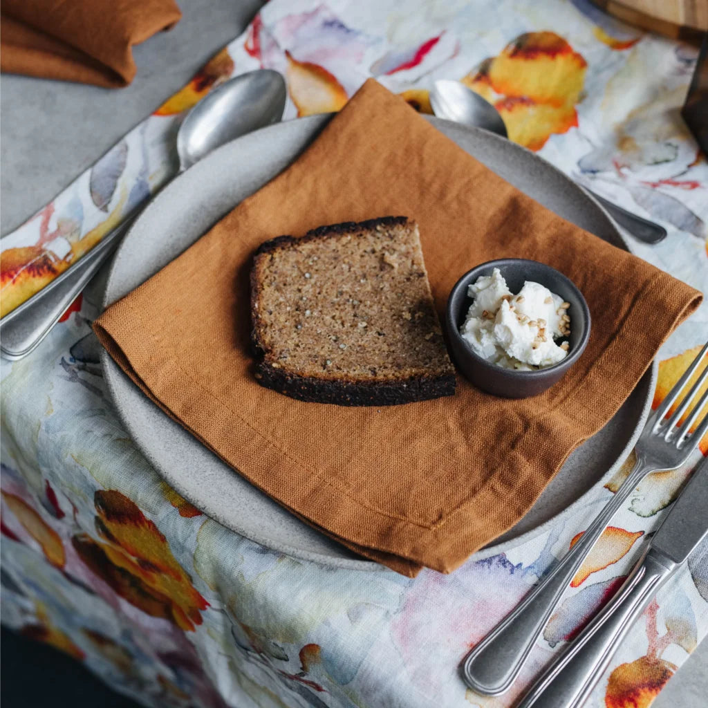 Leinen Stoffserviette 2er-Pack in Haselnuss Braun von Linen Tales Größe 40x40 cm