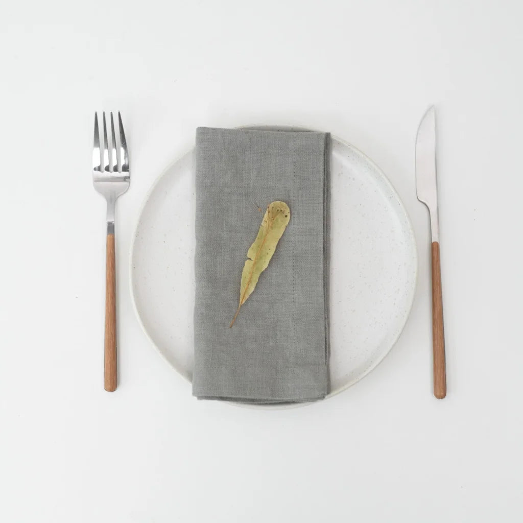 Leinen Stoffserviette 2er-Pack in Khaki Grün von Linen Tales Größe 40x40 cm