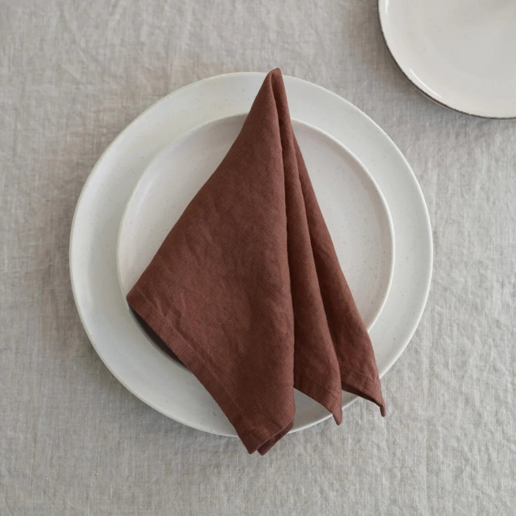 Leinen Stoffserviette 2er-Pack in Schokolade Braun von Linen Tales Größe 40x40 cm