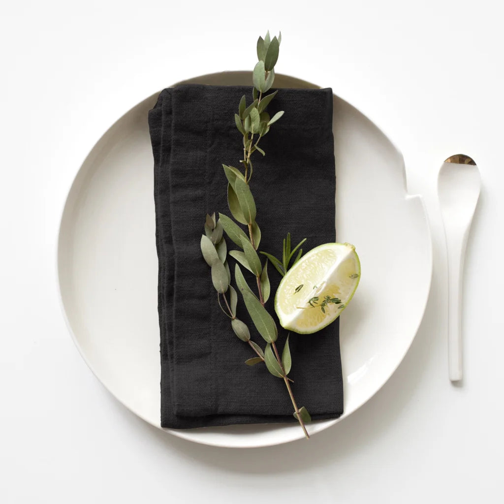 Leinen Stoffserviette 2er-Pack in Schwarz von Linen Tales Größe 55x55 cm