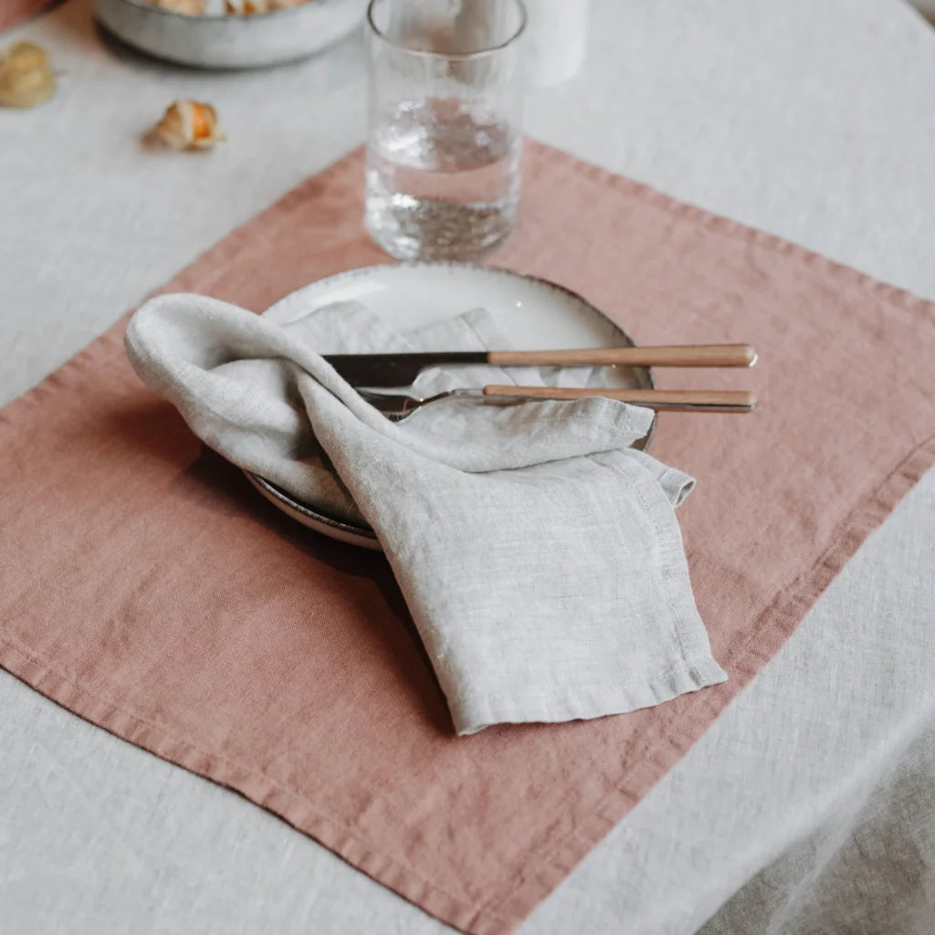 Leinen Stoffserviette 2er-Pack in Stein Grau von Linen Tales Größe 40x40 cm