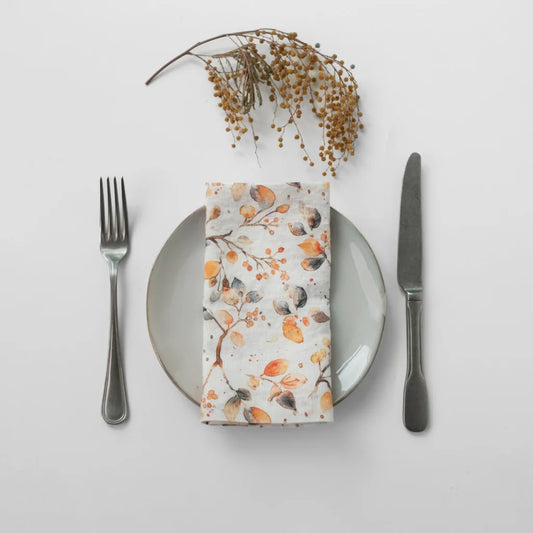 Leinen Stoffserviette Blätter 2er-Pack in Weiß+Orange+Grau Muster Blätter von Linen Tales Größe 45x45 cm