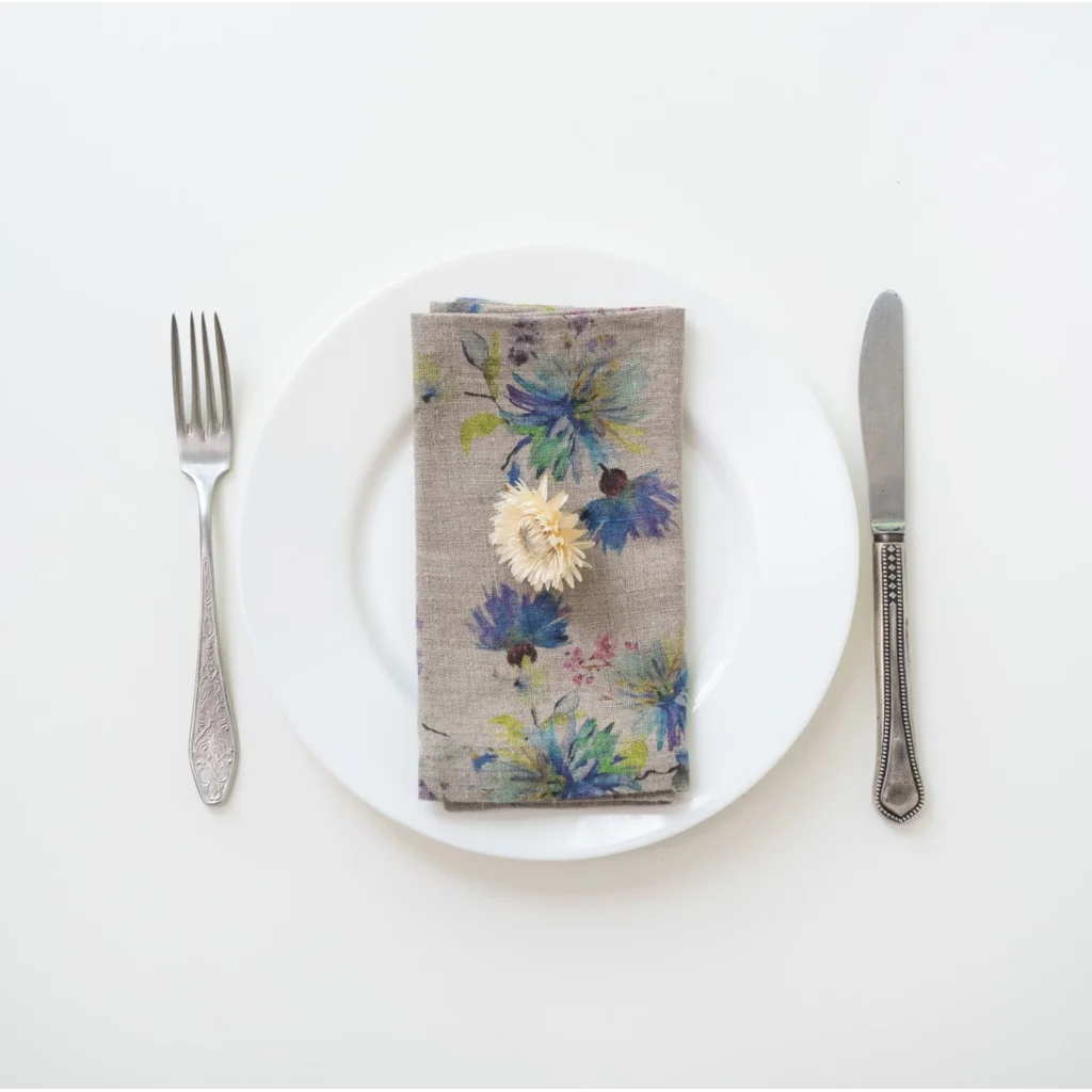 Leinen Stoffserviette Blumen 2er-Pack in Creme+Blau Muster Blumen von Linen Tales Größe 50x50 cm