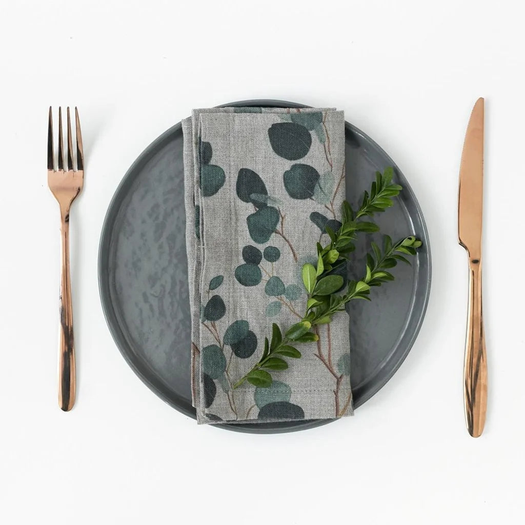 Leinen Stoffserviette Eukalyptus 2er-Pack in Creme+Grün+Dunkelgrün Creme+Grün+Grün Muster Eukalyptus von Linen Tales Größe 45x45 cm