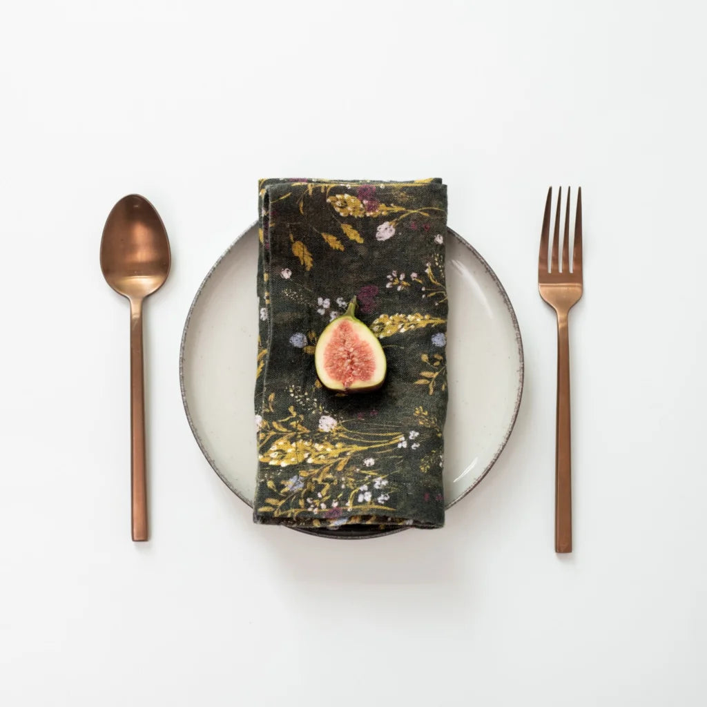 Leinen Stoffserviette Gräser 2er-Pack in Dunkelgrün+Gelb Grün+Gelb Muster Gräser von Linen Tales Größe 55x55 cm