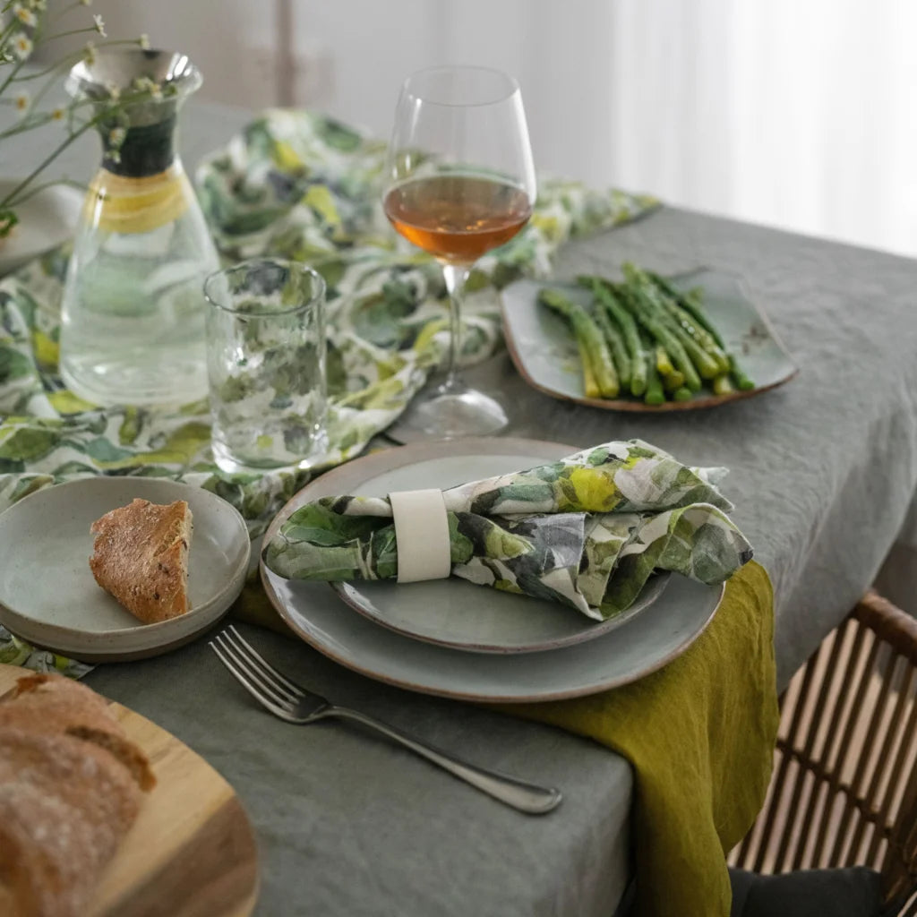 Leinen Stoffserviette Lotusblätter 2er-Pack in Weiß+Grün Muster Lotusblätter von Linen Tales Größe 40x40 cm
