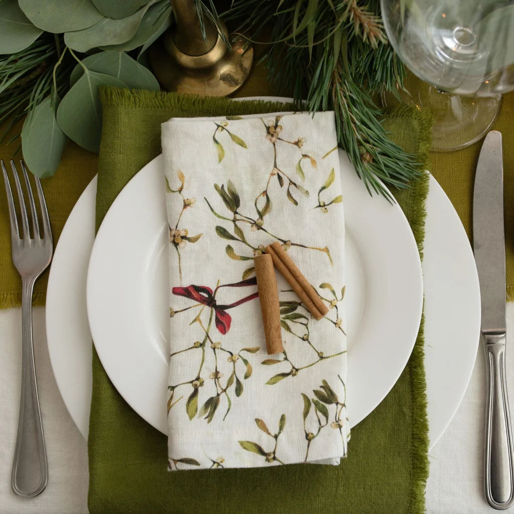 Leinen Stoffserviette Mistelzweige 2er-Pack in Weiß+Olive+Dunkelrot Weiß+Grün+Rot Muster Mistelzweige von Linen Tales Größe 40x40 cm