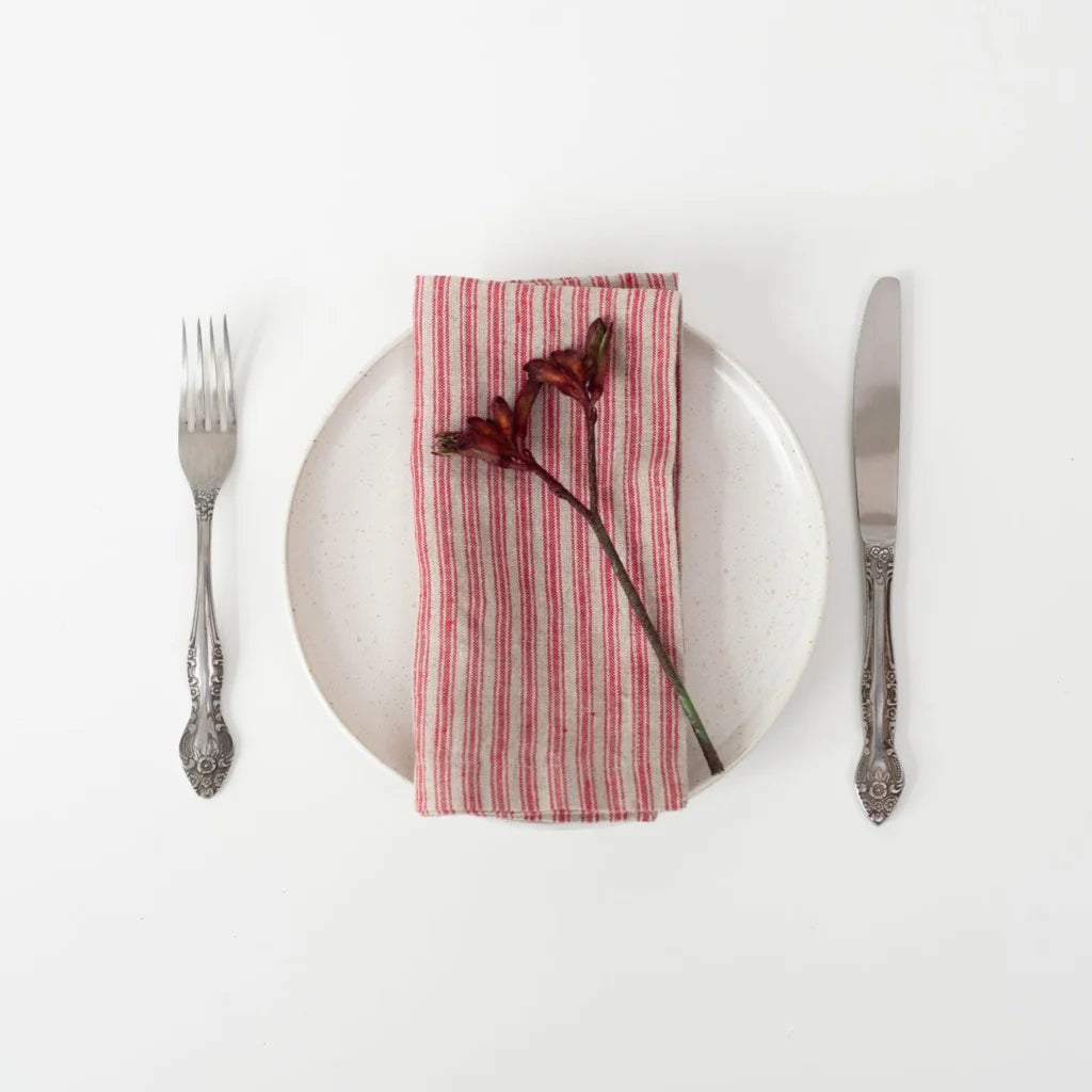 Leinen Stoffserviette Streifen 2er-Pack in Rot+Creme Muster Streifen von Linen Tales Größe 40x40 cm