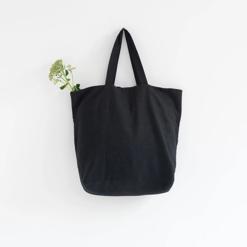 Leinen Tasche in Schwarz von Linen Tales Größe 54 cm breit+ 60 cm lang