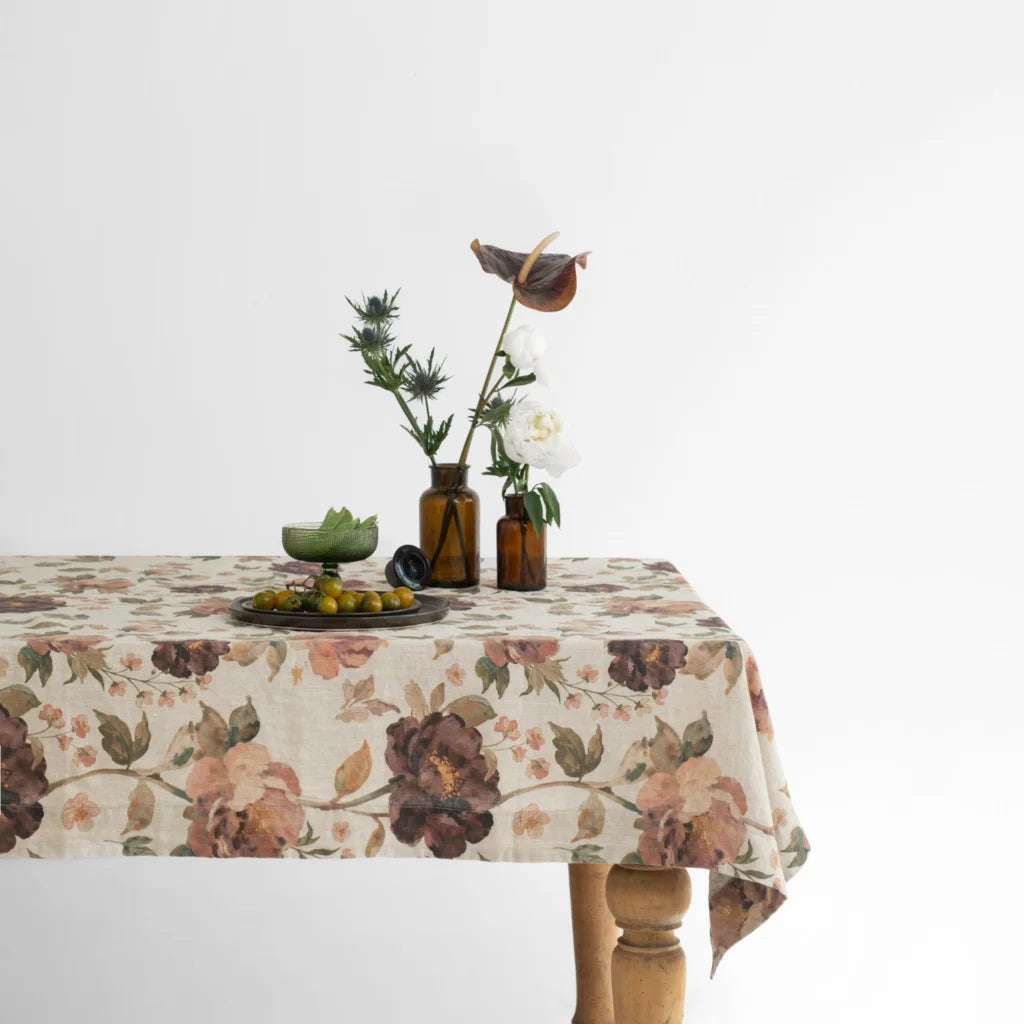 Leinen Tischdecke Blumen in Creme+Aubergine+Olive Creme+Beere+Grün Muster Blumen von Linen Tales Größe 140x300 cm