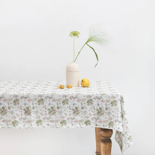 Leinen Tischdecke Botanik in Weiß+Rosa+Grün+Braun Muster Botanik von Linen Tales Größe 140x140 cm