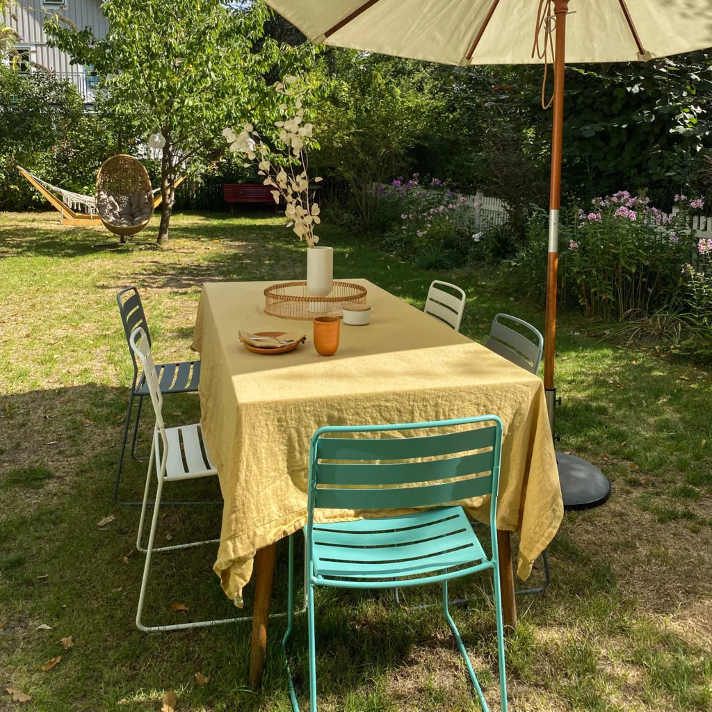 Leinen Tischdecke in Honig Gelb von Linen Tales Größe 140x140 cm
