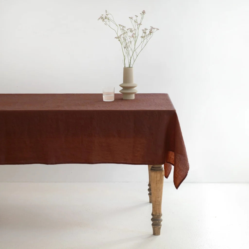 Leinen Tischdecke in Schokolade Braun von Linen Tales Größe 160x300 cm