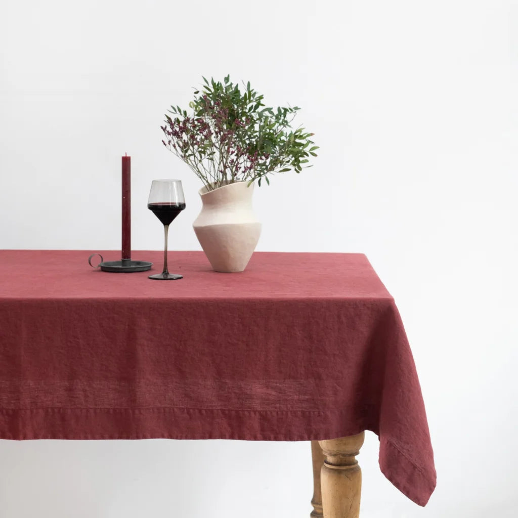 Leinen Tischdecke in Übergröße in Weinrot Rot von Linen Tales Größe 140x380 cm