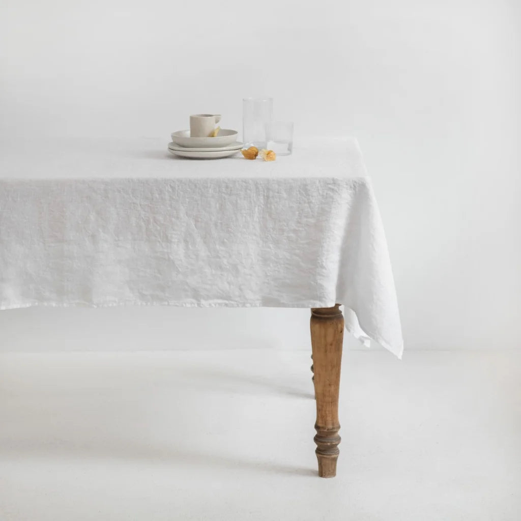 Leinen Tischdecke in Weiß von Linen Tales Größe 160x160 cm