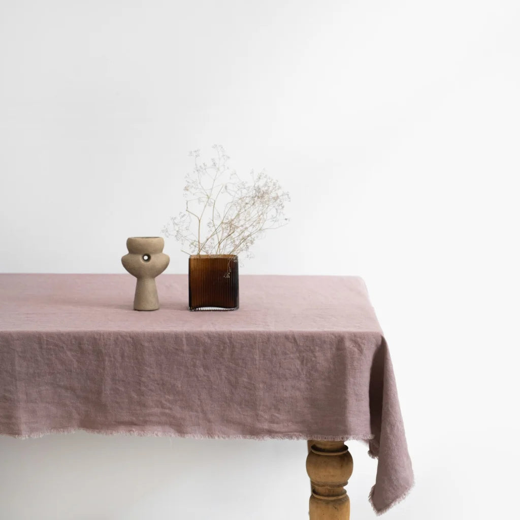 Leinen Tischdecke mit Fransen in Altrosa Rosa von Linen Tales Größe 140x140 cm
