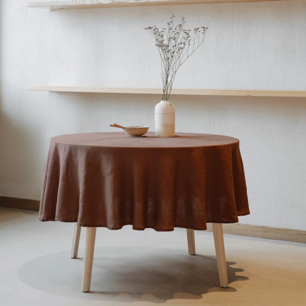 Leinen Tischdecke rund in Schokolade Braun von Linen Tales Größe Ø 150 cm