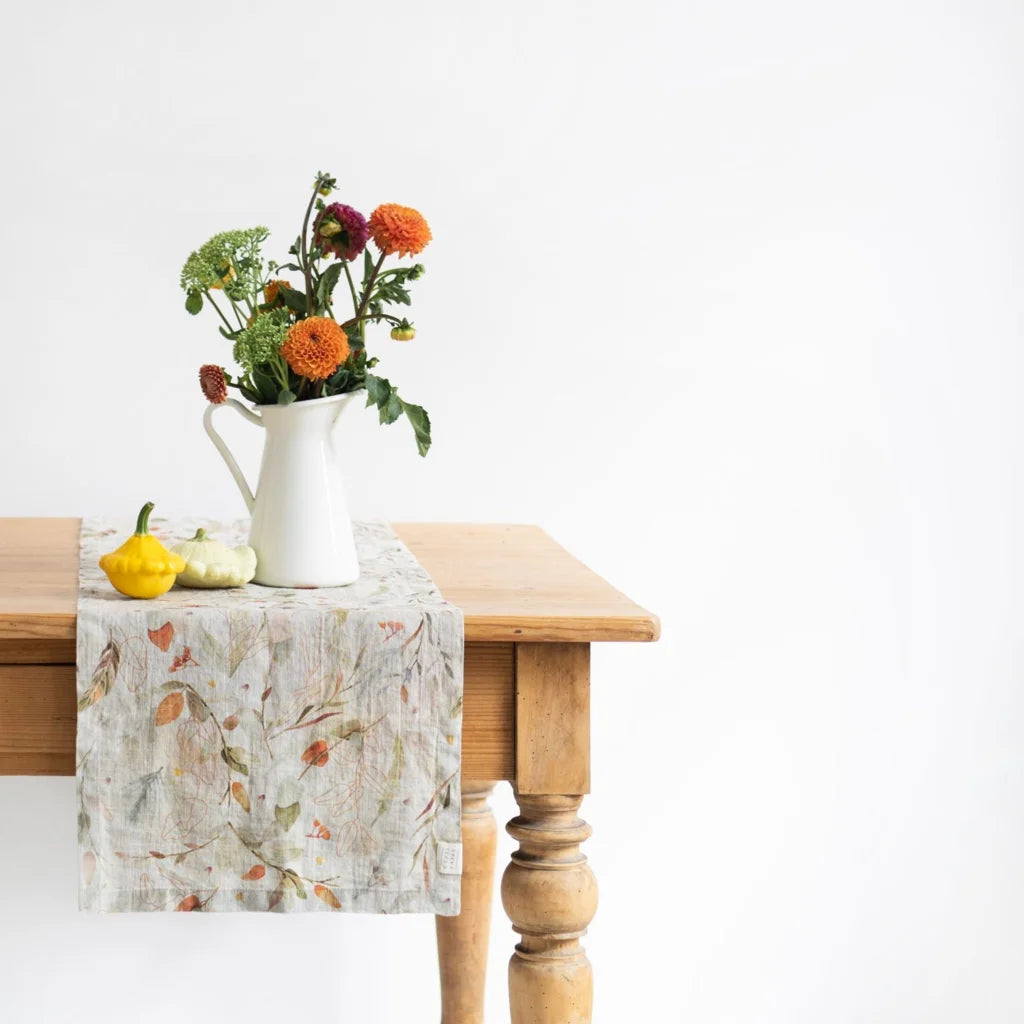 Leinen Tischläufer Blätter in Creme+Braun Muster Blätter von Linen Tales Größe 40x200 cm