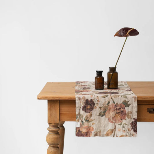 Leinen Tischläufer Blumen in Creme+Aubergine+Olive Creme+Beere+Grün Muster Blumen von Linen Tales Größe 40x200 cm