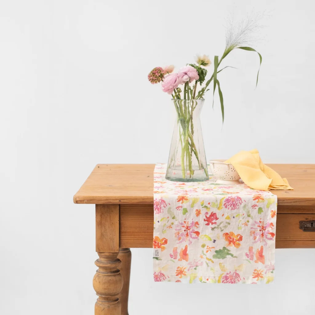 Leinen Tischläufer Blumen in Weiß+Rosa+Orange+Grün Muster Blumen von Linen Tales Größe 40x150 cm