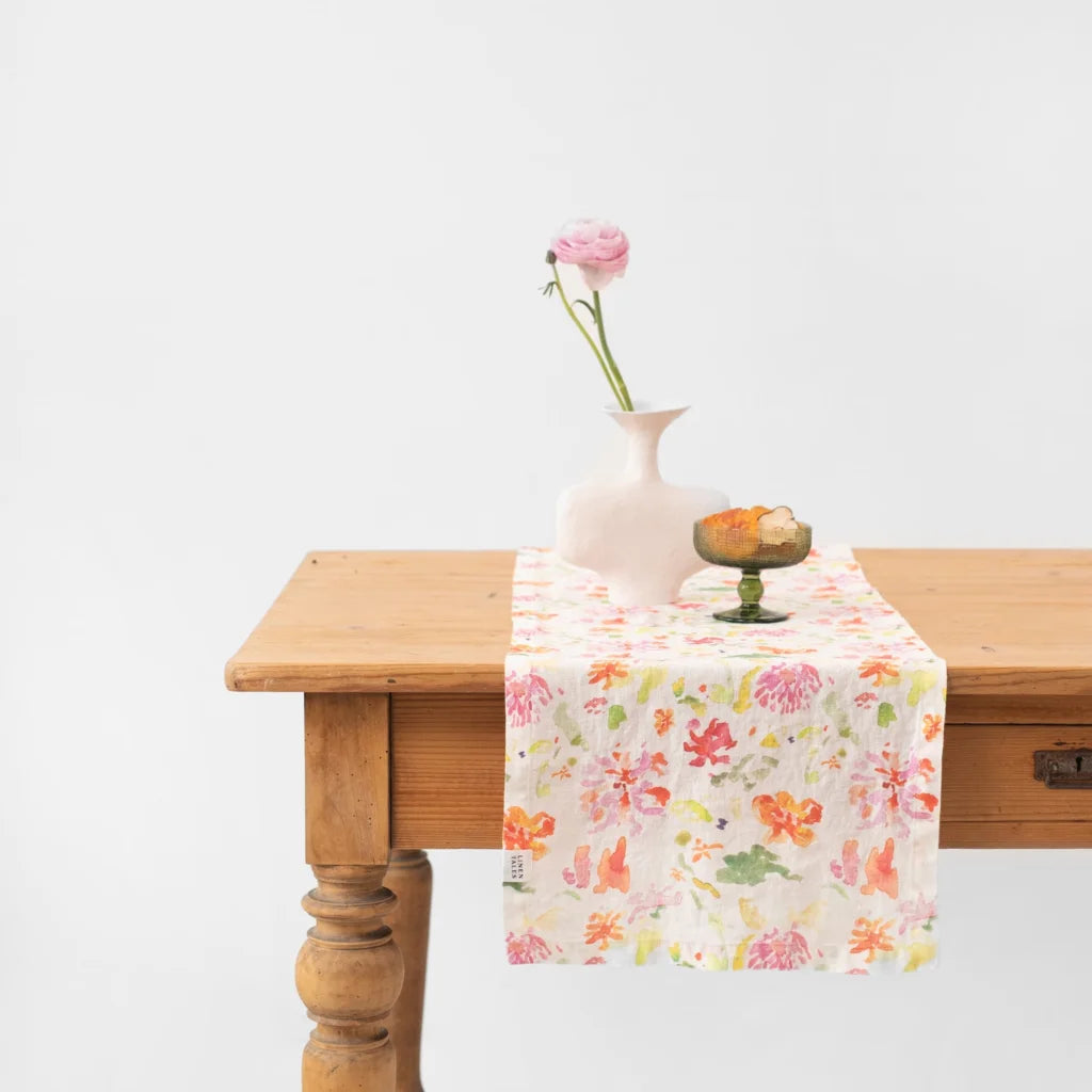 Leinen Tischläufer Blumen in Weiß+Rosa+Orange+Grün Muster Blumen von Linen Tales Größe 40x150 cm