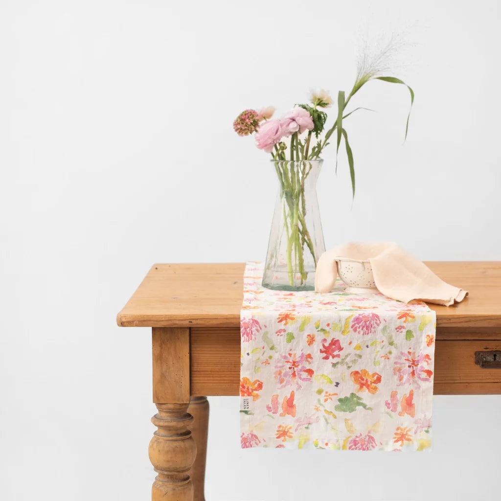 Leinen Tischläufer Blumen in Weiß+Rosa+Orange+Grün Muster Blumen von Linen Tales Größe 40x150 cm