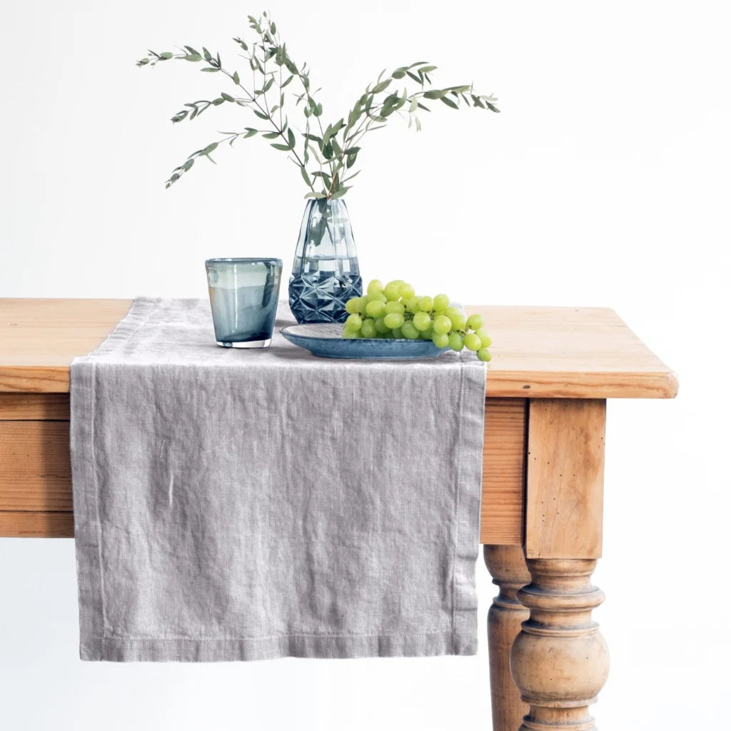 Leinen Tischläufer in Hellgrau Grau von Linen Tales Größe 40x150 cm