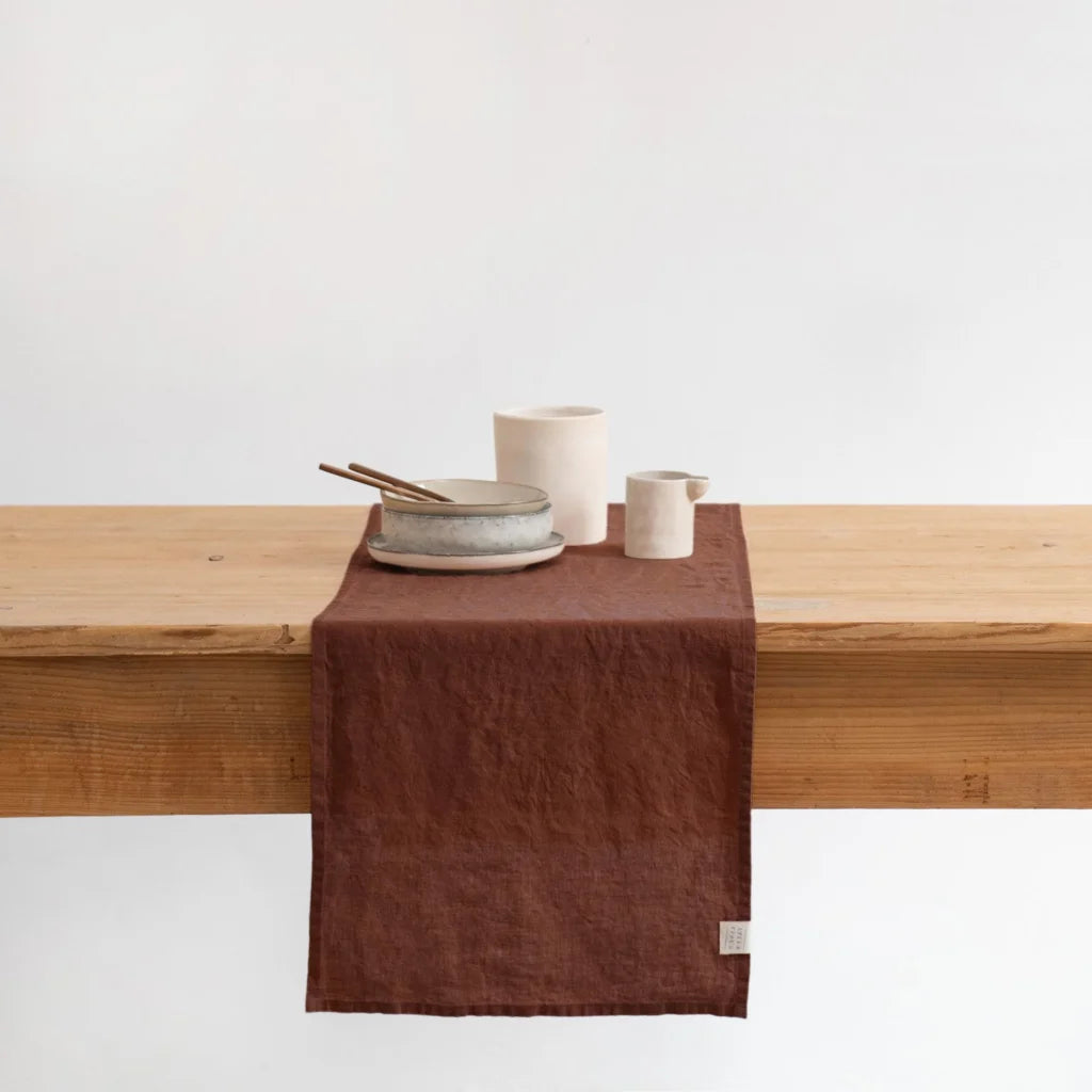 Leinen Tischläufer in Schokolade Braun von Linen Tales Größe 40x150 cm