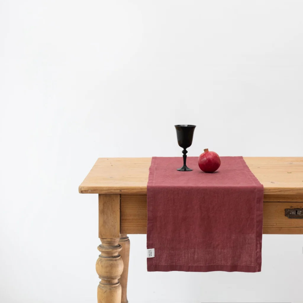 Leinen Tischläufer in Weinrot Rot von Linen Tales Größe 40x200 cm